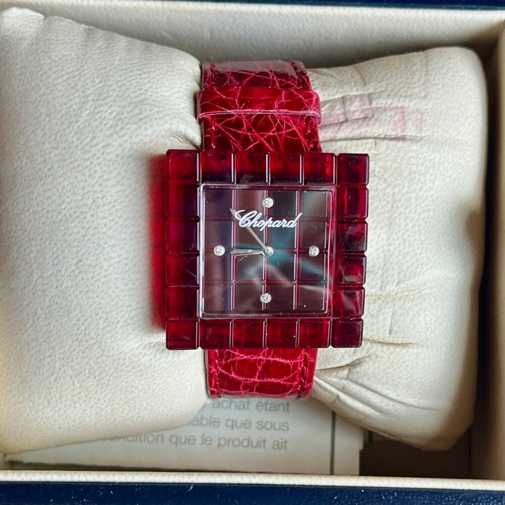 Very Special Chopard wristwatch in red